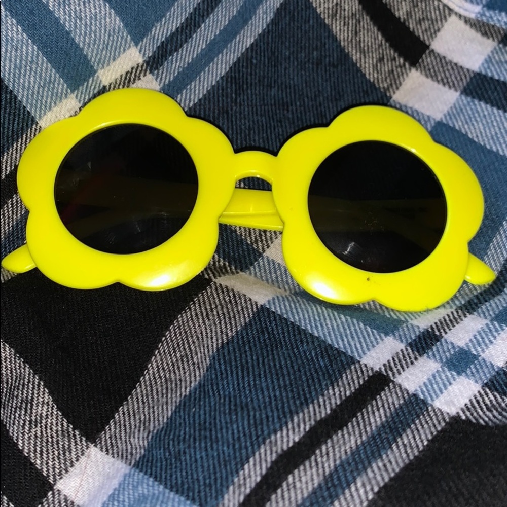 fun yellow flower glasses